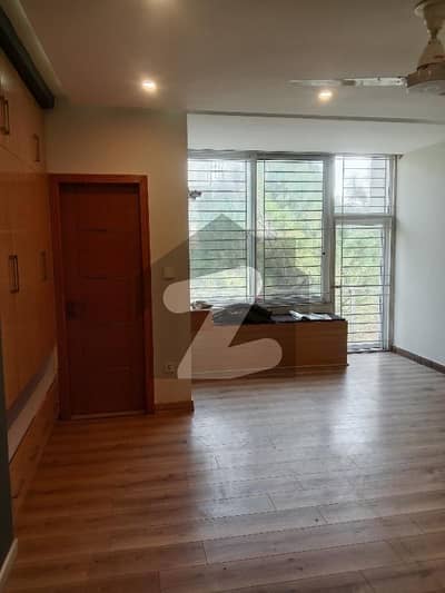 بحریہ انکلیو - سیکٹر سی 1 بحریہ انکلیو,بحریہ ٹاؤن,اسلام آباد میں 4 کمروں کا 10 مرلہ مکان 1.75 لاکھ میں کرایہ پر دستیاب ہے۔