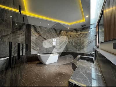 ڈی ایچ اے فیز 8 ڈی ایچ اے ڈیفینس,کراچی میں 6 کمروں کا 2 کنال مکان 39.0 کروڑ میں برائے فروخت۔