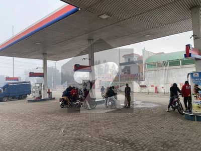 5 AND HALF KANAL PETROL PUMP AND MARQUE IS UP FOR SALE