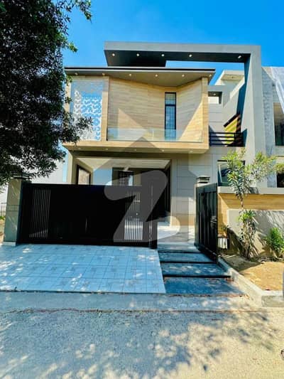 لیک سٹی رائیونڈ روڈ,لاہور میں 5 کمروں کا 10 مرلہ مکان 4.68 کروڑ میں برائے فروخت۔