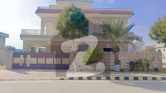 1 KANAL HOUSE AVAILABLE FOR SALE IN TOPCITY-1 B BLOCK