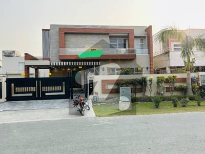 ڈی ایچ اے فیز 5 ڈیفنس (ڈی ایچ اے),لاہور میں 5 کمروں کا 1 کنال مکان 9.8 کروڑ میں برائے فروخت۔