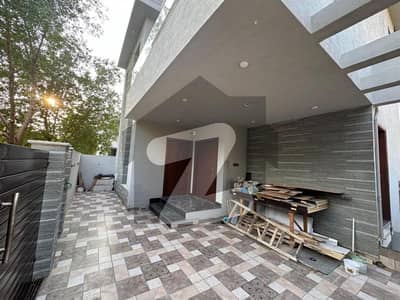 272sq yd Ready to Move Villa in Precinct-1 0.5km from main entrance. A-One Construction Standard 5Bed Drawing Dining Lounge