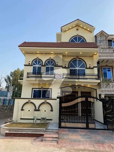 جی ۔ 13 اسلام آباد میں 4 کمروں کا 4 مرلہ مکان 4.4 کروڑ میں برائے فروخت۔