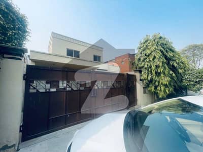 ڈی ایچ اے فیز 5 ڈیفنس (ڈی ایچ اے),لاہور میں 5 کمروں کا 1 کنال مکان 8.25 کروڑ میں برائے فروخت۔