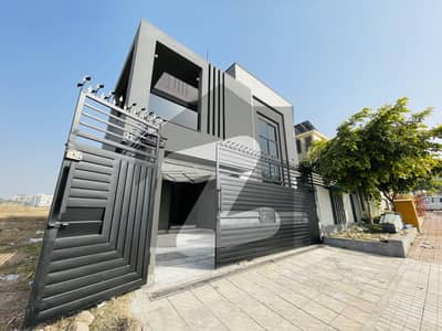 Solar Installed - 10 Marla Designer House available for Rent