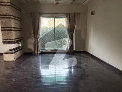 1 Kanal Well Maintained House In Top Of Location Phase 6