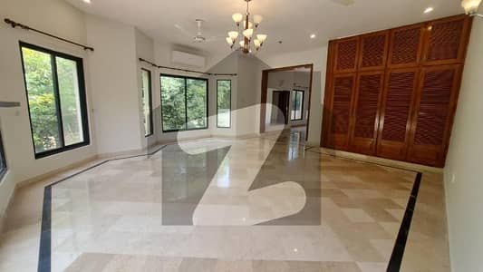 ایف ۔ 7 اسلام آباد میں 4 کمروں کا 2 کنال مکان 11.2 لاکھ میں کرایہ پر دستیاب ہے۔