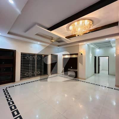 2026 1 Kanal Corner Just Like New 6 Beds Double Unit House