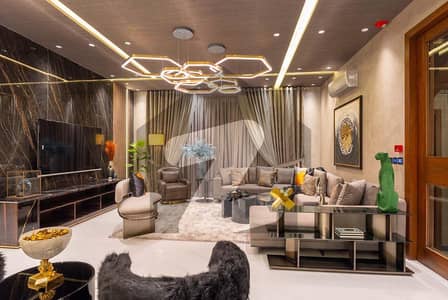 ڈی ایچ اے فیز 7 ڈیفنس (ڈی ایچ اے),لاہور میں 5 کمروں کا 1 کنال مکان 7.4 کروڑ میں برائے فروخت۔