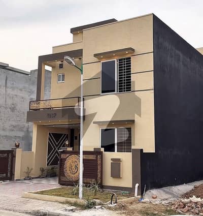 بحریہ ٹاؤن فیز 8 ۔ بلاک ایم بحریہ ٹاؤن فیز 8,بحریہ ٹاؤن راولپنڈی,راولپنڈی میں 4 کمروں کا 5 مرلہ مکان 2.15 کروڑ میں برائے فروخت۔