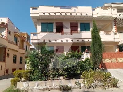 i-8/3.35x80. carner duble story House available for sale furnd open for more options available