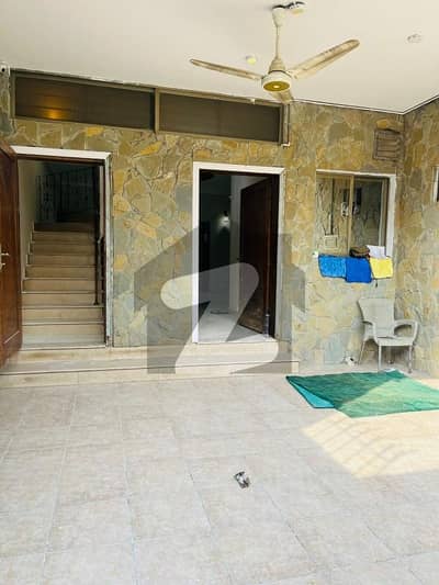 ای ۔ 11 اسلام آباد میں 4 کمروں کا 11 مرلہ مکان 3.5 لاکھ میں کرایہ پر دستیاب ہے۔