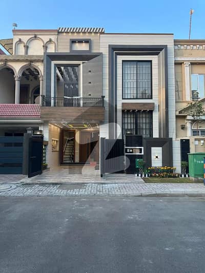 پارک ویو سٹی لاہور میں 4 کمروں کا 5 مرلہ مکان 1.68 کروڑ میں برائے فروخت۔