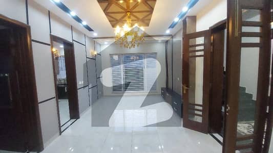 ڈی ایچ اے 11 رہبر لاہور میں 5 کمروں کا 10 مرلہ مکان 5.75 کروڑ میں برائے فروخت۔