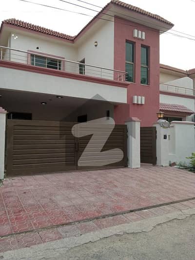 10 MARLA 4 BEDROOM HOUSE AVAILABLE FOR SALE