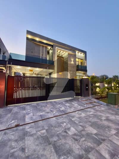 ڈی ایچ اے فیز 4 - بلاک ڈیڈی فیز 4,ڈیفنس (ڈی ایچ اے),لاہور میں 5 کمروں کا 1 کنال مکان 8.9 کروڑ میں برائے فروخت۔