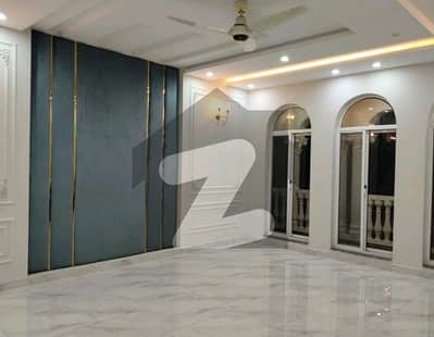 بحریہ ٹاؤن سیکٹر سی بحریہ ٹاؤن,لاہور میں 3 کمروں کا 5 مرلہ مکان 2.0 کروڑ میں برائے فروخت۔