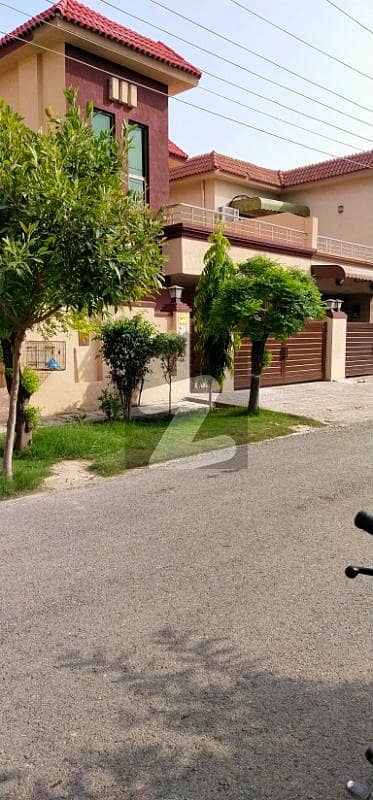 عسکری 11 ۔ سیکٹر بی عسکری 11,عسکری,لاہور میں 4 کمروں کا 10 مرلہ مکان 4.76 کروڑ میں برائے فروخت۔