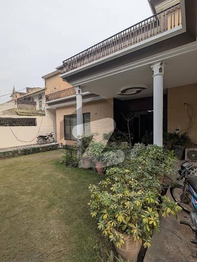 BEAUTIFUL 07 MARLA HOUSE TRIPLE UNIT PORTION FOR RENT