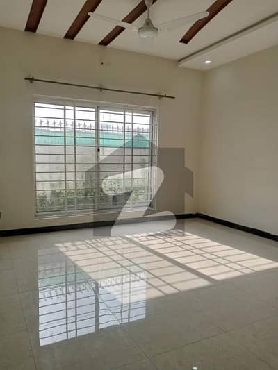 سوان گارڈن اسلام آباد میں 2 کمروں کا 10 مرلہ زیریں پورشن 65.0 ہزار میں کرایہ پر دستیاب ہے۔