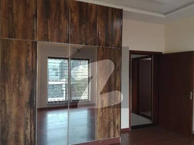 A Stunning House Is Up For Grabs In Wapda Town Phase 1 - Block G3 Lahore