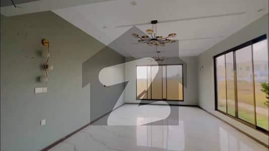 5 Bedrooms Luxurious Villa for RENT, Near Main Entrance of Bahria Town.