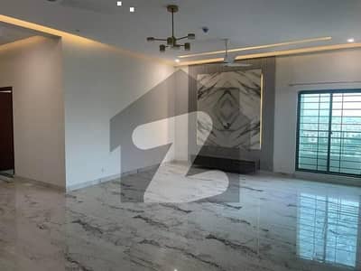 عسکری 11 - سیکٹر ڈی عسکری 11,عسکری,لاہور میں 3 کمروں کا 10 مرلہ فلیٹ 1.4 لاکھ میں کرایہ پر دستیاب ہے۔