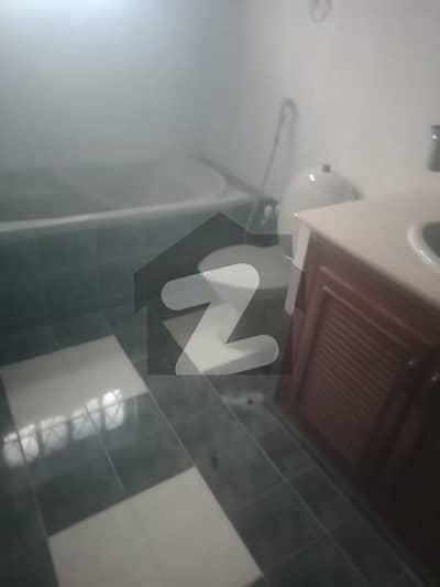 ڈی ایچ اے فیز 6 ڈی ایچ اے ڈیفینس,کراچی میں 3 کمروں کا 1 کنال زیریں پورشن 2.35 لاکھ میں کرایہ پر دستیاب ہے۔