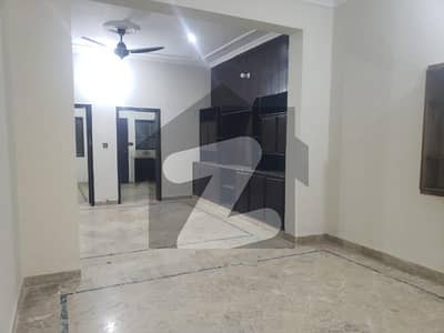 جوہر ٹاؤن فیز 2 جوہر ٹاؤن,لاہور میں 5 کمروں کا 8 مرلہ مکان 1.4 لاکھ میں کرایہ پر دستیاب ہے۔