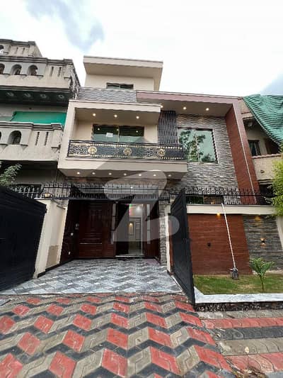 جی ۔ 13 اسلام آباد میں 4 کمروں کا 4 مرلہ مکان 4.1 کروڑ میں برائے فروخت۔