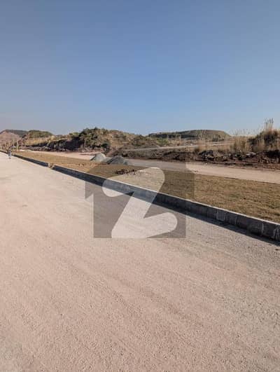 سی پندرہ اسلام آباد میں 1 کنال رہائشی پلاٹ 3.3 کروڑ میں برائے فروخت۔