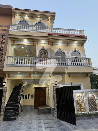 سن فورٹ گارڈنز لاہور میں 5 کمروں کا 5 مرلہ مکان 2.7 کروڑ میں برائے فروخت۔