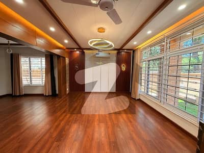 ایف ۔ 7 اسلام آباد میں 7 کمروں کا 1 کنال مکان 40.0 کروڑ میں برائے فروخت۔