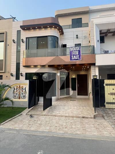 Hot Location 5 Marla House On 40 Feet Road For Sale In Park View City Lahore