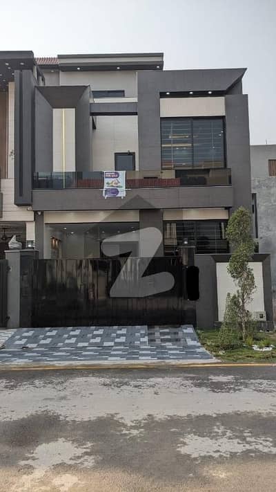 پارک ویو سٹی ۔ روز بلاک پارک ویو سٹی,لاہور میں 4 کمروں کا 5 مرلہ مکان 2.45 کروڑ میں برائے فروخت۔