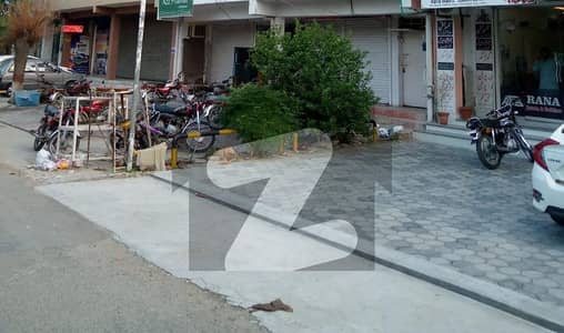 5 marllah commercial plaza for sale in colige road Panjab society fc2 lahor