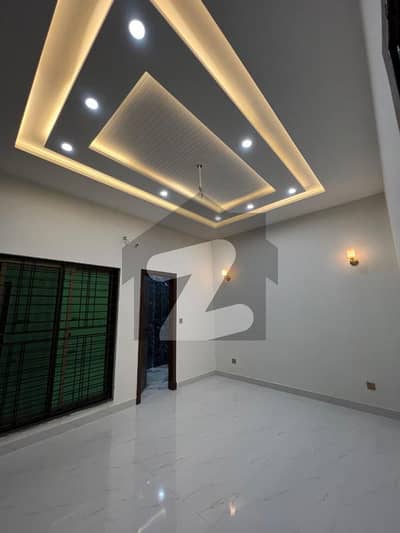 پارک ویو سٹی ۔ تولپ ایکسٹینشن بلاک پارک ویو سٹی,لاہور میں 4 کمروں کا 5 مرلہ مکان 2.2 کروڑ میں برائے فروخت۔