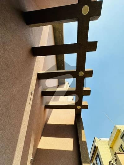 کینال بینک ہاؤسنگ سکیم لاہور میں 3 کمروں کا 3 مرلہ مکان 1.1 کروڑ میں برائے فروخت۔