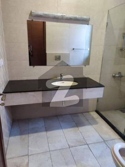 ایف ۔ 7/1 ایف ۔ 7,اسلام آباد میں 7 کمروں کا 1 کنال مکان 12.0 لاکھ میں کرایہ پر دستیاب ہے۔