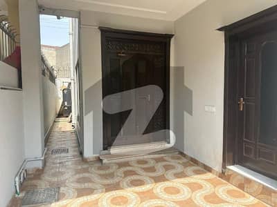 ڈی ایچ اے فیز 3 - بلاک زیڈ فیز 3,ڈیفنس (ڈی ایچ اے),لاہور میں 4 کمروں کا 5 مرلہ مکان 2.9 کروڑ میں برائے فروخت۔