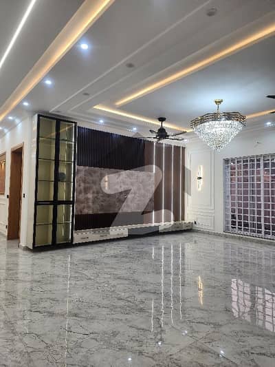 بحریہ ٹاؤن فیز 8 بحریہ ٹاؤن راولپنڈی,راولپنڈی میں 6 کمروں کا 2 کنال مکان 11.5 کروڑ میں برائے فروخت۔ بحریہ ٹاؤن فیز 8 بحریہ ٹاؤن راولپنڈی,راولپنڈی میں 6 کمروں کا 2 کنال مکان 11.5 کروڑ میں برائے فروخت۔