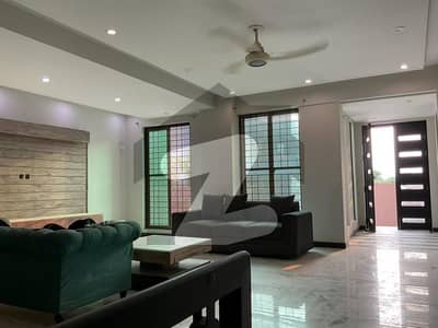 ویلینشیاء ہاؤسنگ سوسائٹی لاہور میں 11 کمروں کا 1 کنال مکان 8.5 کروڑ میں برائے فروخت۔