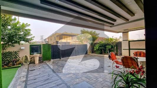 ڈی ایچ اے فیز 3 ڈیفنس (ڈی ایچ اے),لاہور میں 8 کمروں کا 2 کنال مکان 7.0 لاکھ میں کرایہ پر دستیاب ہے۔