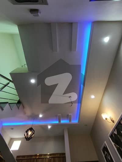 علی پارک کینٹ,لاہور میں 1 کمرے کا 5 مرلہ زیریں پورشن 30.0 ہزار میں کرایہ پر دستیاب ہے۔