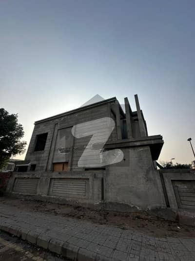 بحریہ ٹاؤن سیکٹر سی بحریہ ٹاؤن,لاہور میں 5 کمروں کا 10 مرلہ مکان 2.7 کروڑ میں برائے فروخت۔