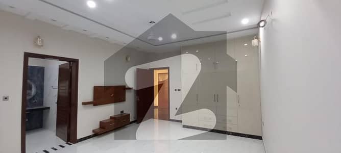 ویلینشیاء ہاؤسنگ سوسائٹی لاہور میں 5 کمروں کا 1 کنال مکان 7.75 کروڑ میں برائے فروخت۔