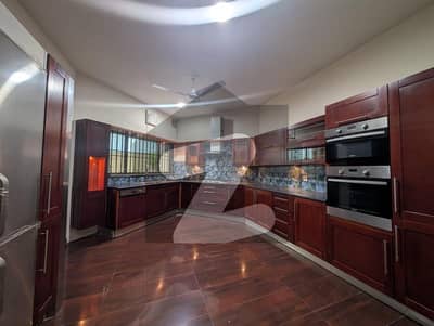 F-11 Excellent Modern 1000 SQY Spacious And Beautiful House Proper And Modern Fittings Along With Marble Flooring Proper 7 Bedrooms, 7 Attached Bathrooms 2 Kitchens, Drawing Dinning, TV Lounge