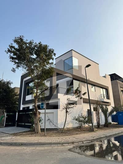 بحریہ آرچرڈ لاہور میں 5 کمروں کا 8 مرلہ مکان 2.35 کروڑ میں برائے فروخت۔