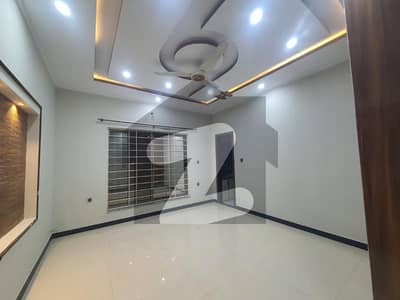 Independent Seperate Doub Story House for Rent Gas Available + Point Prime Location This House